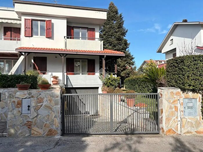 Casa con 5 locali in vendita in Via Marrocco, Mozzagrogna