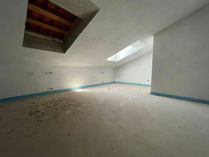 Appartamento bilocale in vendita in Via Statale, Garlate