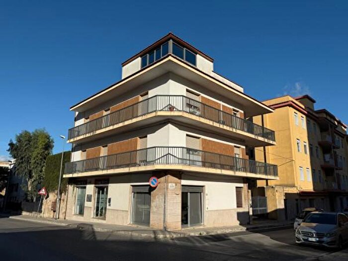 Appartamento con 6 locali in vendita in Via Stesicoro, Ragusa