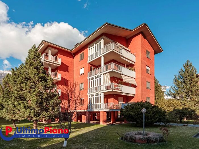 Appartamento quadrilocale in vendita in Via Amato Berthet, Aosta