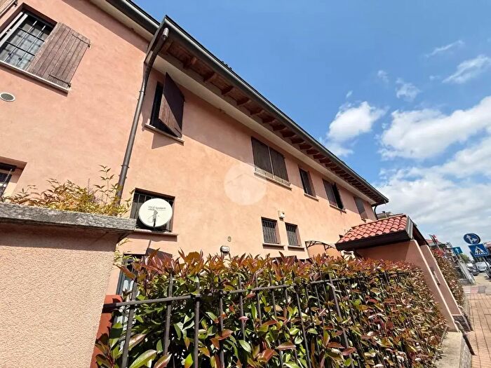 Appartamento trilocale in vendita in Via Lambro, Rozzano