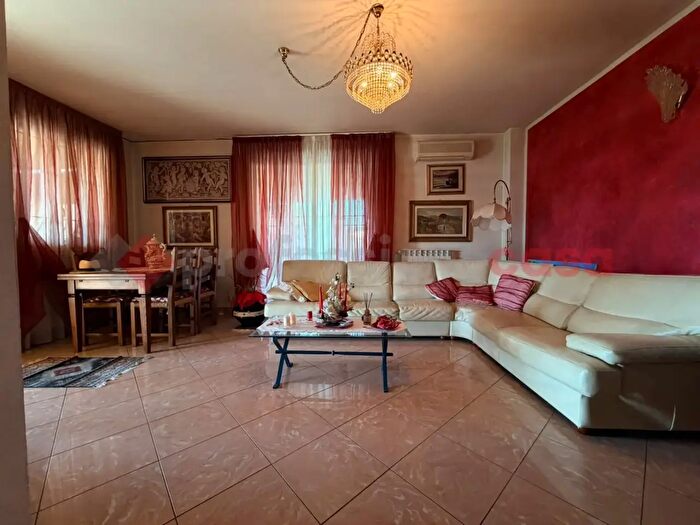 Casa con 7 locali in vendita in Via Michelangiolo, Poggio A Caiano