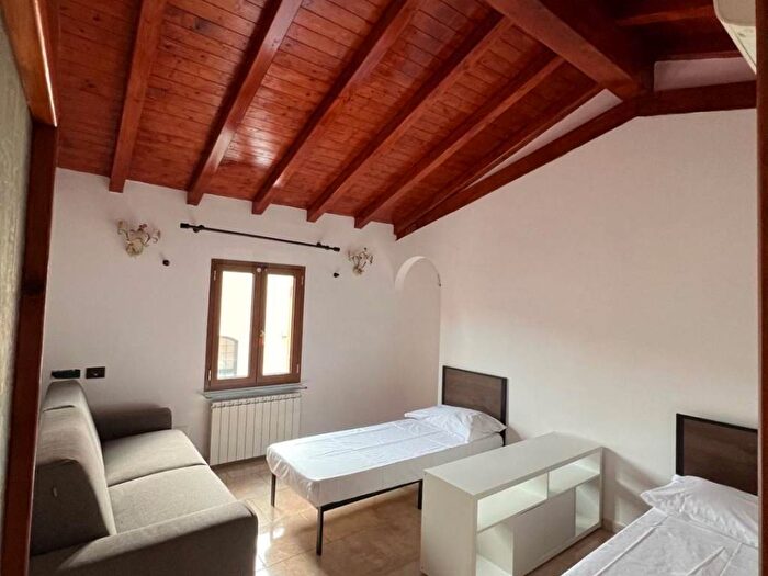 Appartamento con 6 locali in affitto in Via Umberto Bertolotti, Cornigliano, Genova