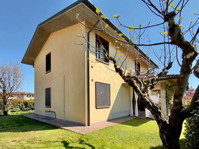 Casa con 5 locali in vendita in Via Gerolamo Rovetta, Borgosatollo