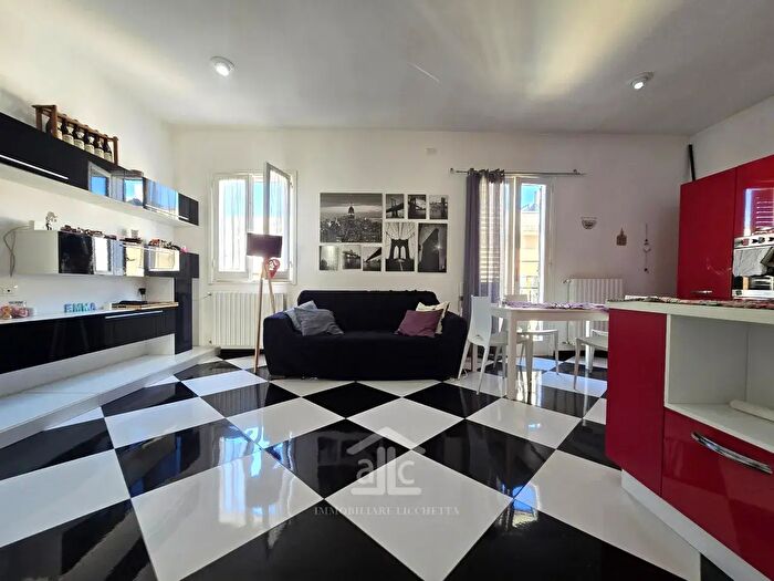 Casa con 6 locali in vendita in Via Roma, Melendugno