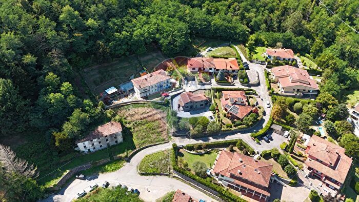 Casa con 18 locali in vendita in Terra Rossa, Bagni Di Lucca