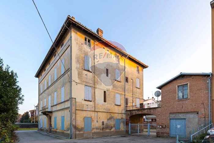 Casa con 10 locali in vendita in Via Zanasi, Valsamoggia