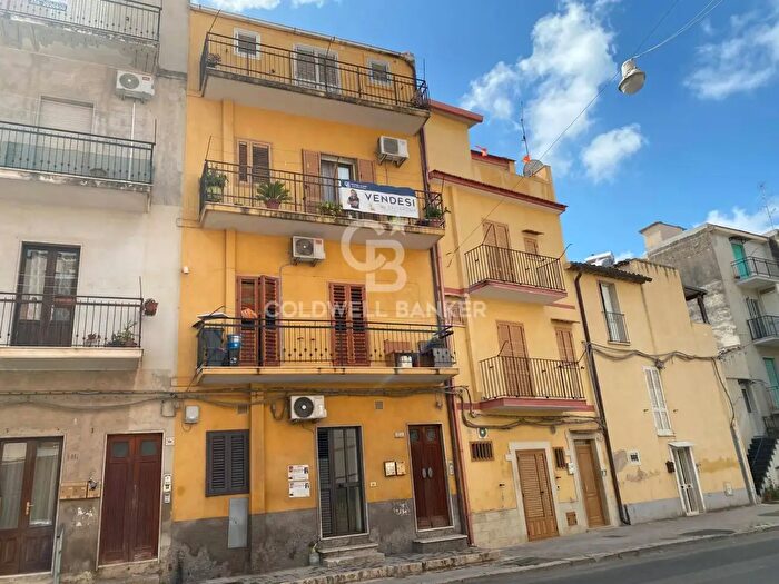 Appartamento con 5 locali in vendita in Via Colombo, Scicli