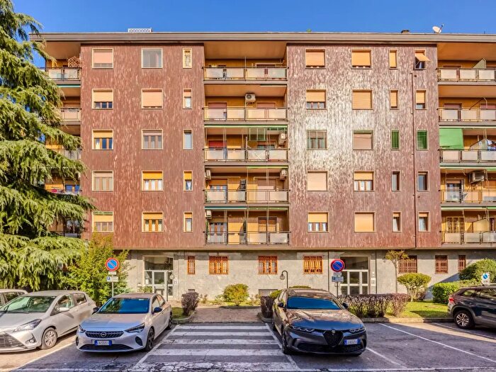 Appartamento trilocale in affitto in Via Monte Sabotino, Bollate