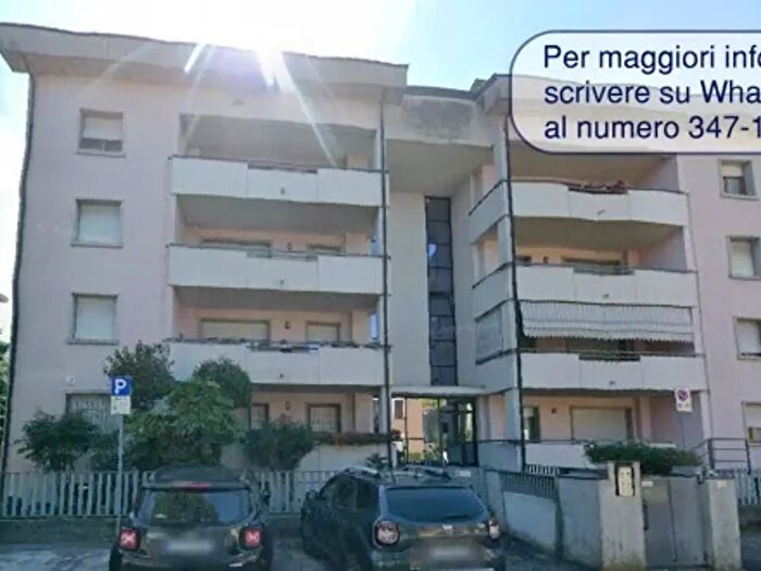 Appartamento trilocale in affitto in Via Edoardo Ughi, Parma