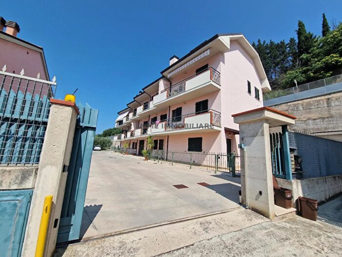Appartamento con 5 locali in vendita in Via Adige, Ascoli Piceno