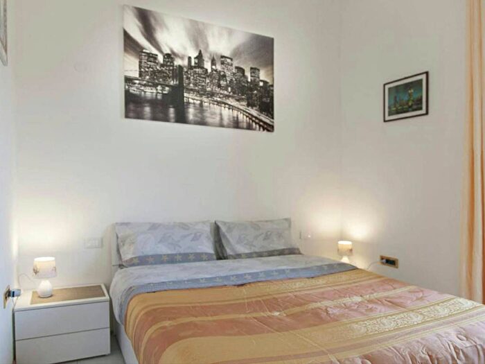 Appartamento monolocale in affitto in Via Arnaldo da Brescia, Isola, Milano