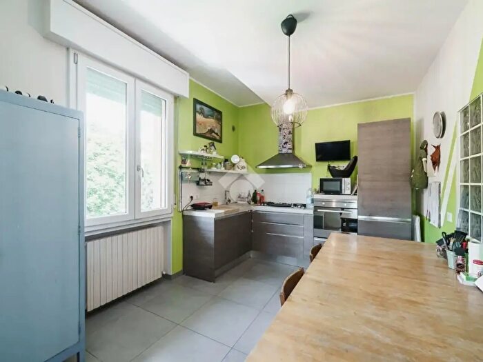 Appartamento trilocale in vendita in Via del Genio, Bologna