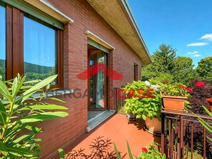 Appartamento quadrilocale in vendita in Via Tito Legrenzi, Bergamo