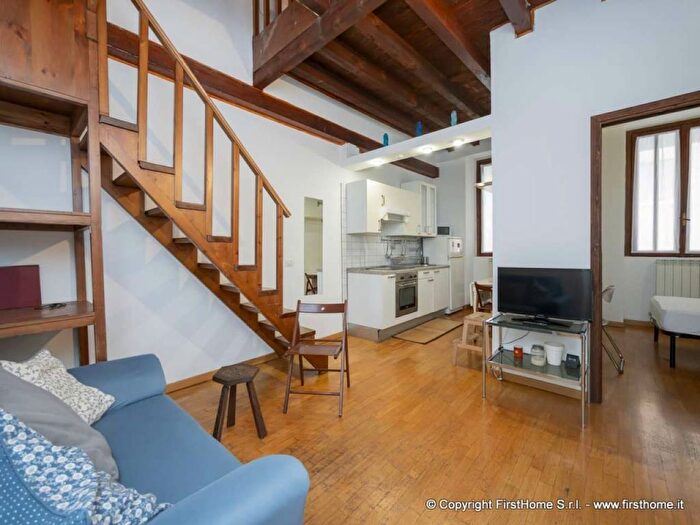 Appartamento trilocale in affitto in via Castelbarco, Corso San Gottardo, Milano