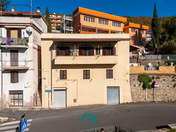 Appartamento trilocale in vendita in Via Tivoli, Poli