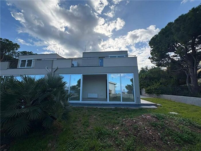 Casa quadrilocale in vendita in Via San Michele, Altavilla Milicia