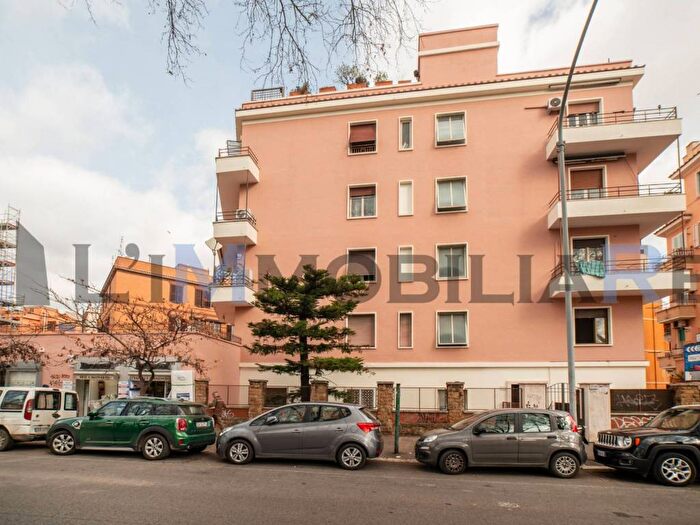 Appartamento trilocale in affitto in Circonvallazione Gianicolense, Monteverde Nuovo, Roma