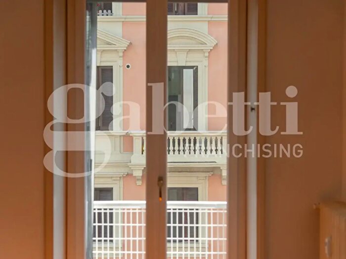 Appartamento trilocale in affitto in Via Macedonio Melloni, Milano