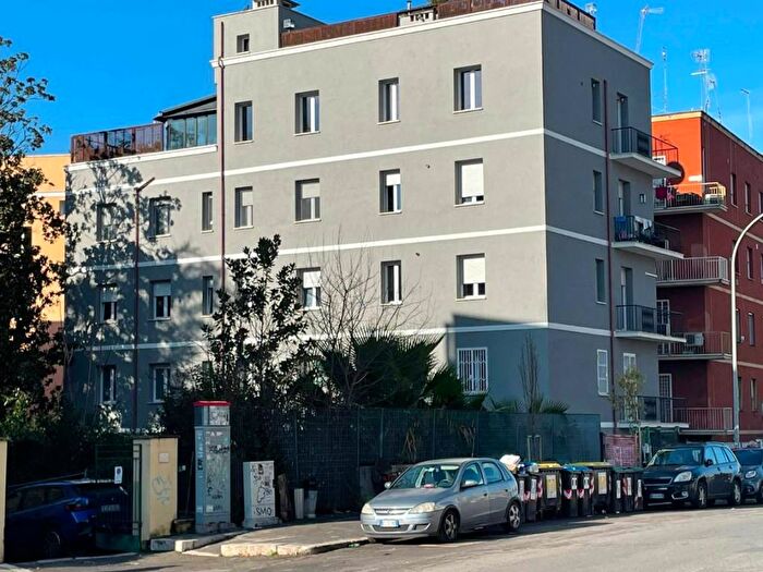 Appartamento quadrilocale in affitto in Via della Farnesina, Ponte Milvio, Roma