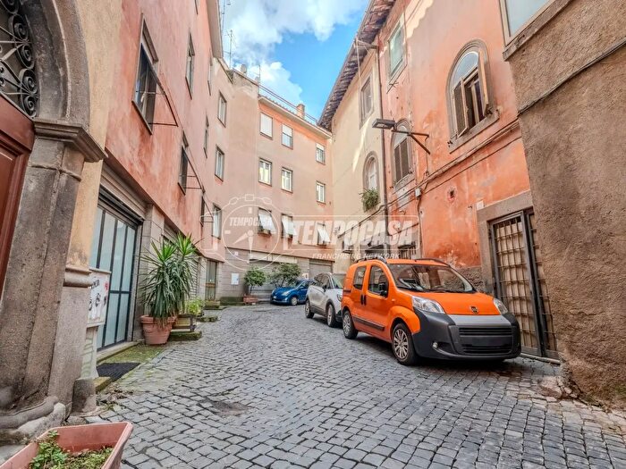 Appartamento bilocale in vendita in Via del Pavone, Viterbo