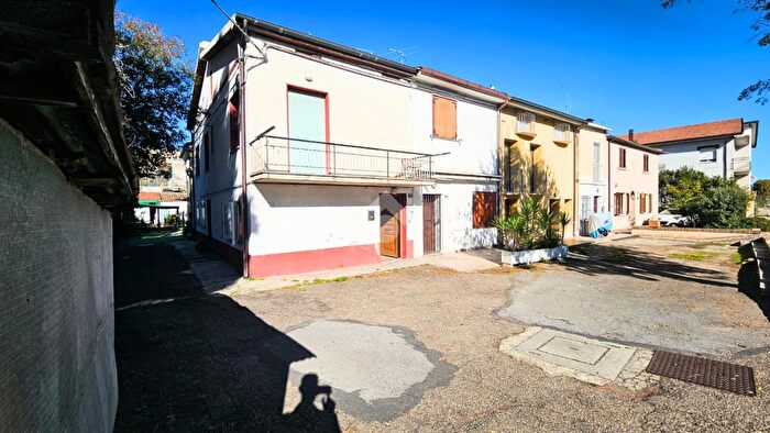 Casa quadrilocale in vendita in Via Roma, San Giovanni In Marignano