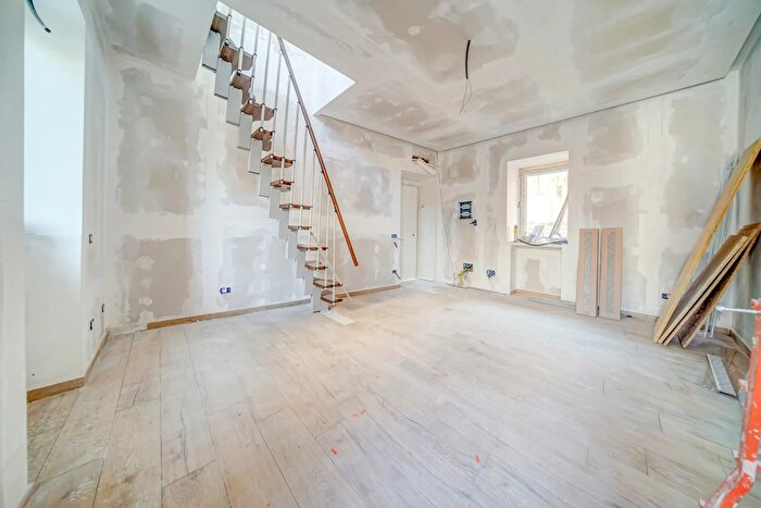 Appartamento trilocale in vendita in Via Firenze, Casorate Sempione