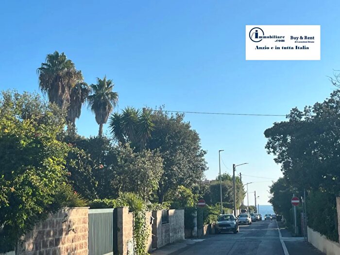 Appartamento con 5 locali in vendita in Viale Ninfa Alburnea, Anzio