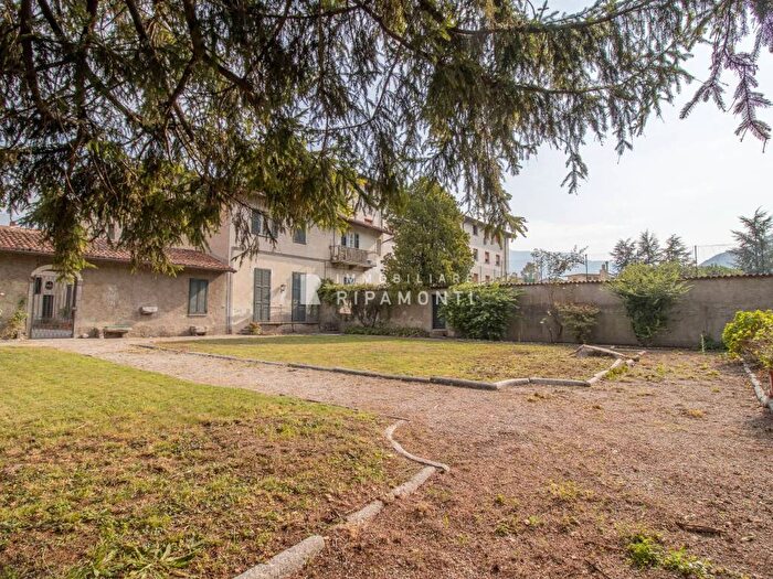 Appartamento trilocale in affitto in Via Giuseppe Bovara, Valmadrera
