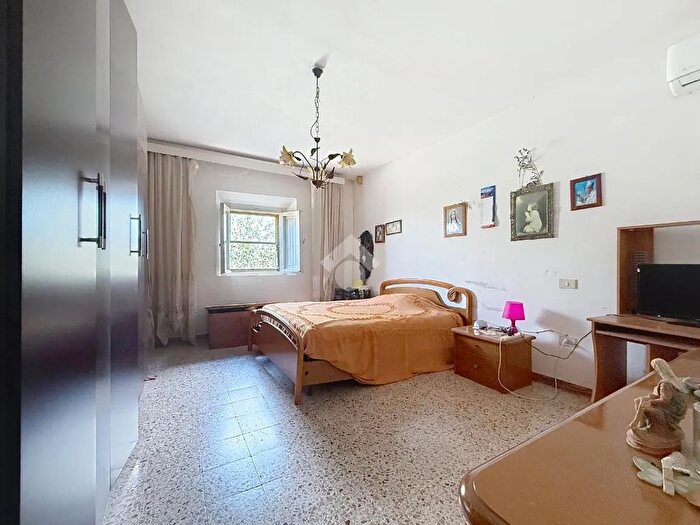 Appartamento con 5 locali in vendita in Via Parrana S Giusto, Collesalvetti