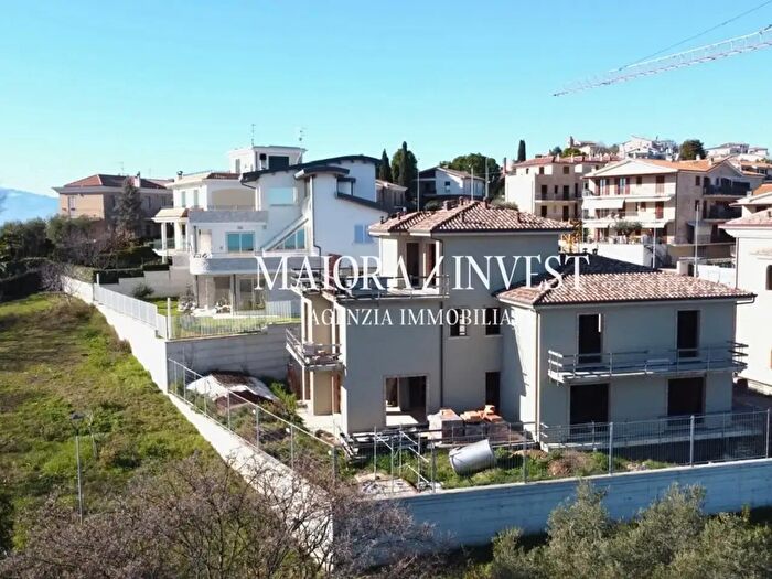 Casa con 9 locali in vendita in Monteprandone