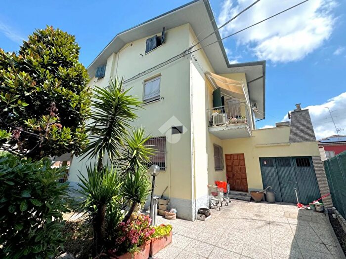 Casa con 9 locali in vendita in Ravenna