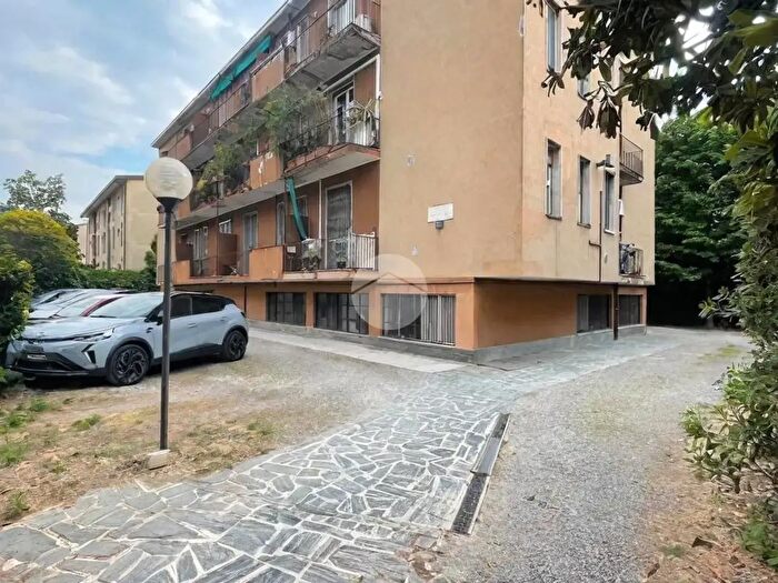 Appartamento trilocale in vendita in Via Giuseppe Carozzi, Milano