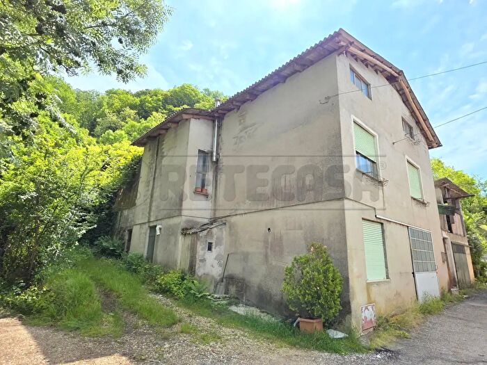 Casa con 7 locali in vendita in Cornedo Vicentino