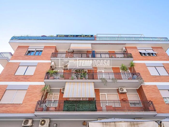 Appartamento trilocale in vendita in Via Sestio Calvino, Roma