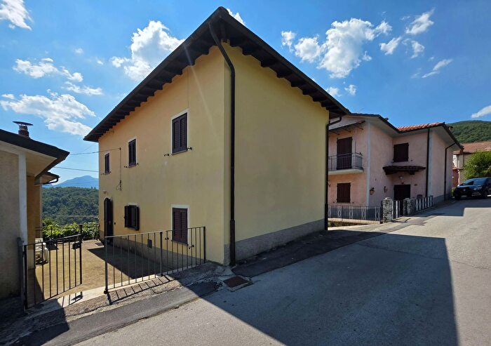 Casa con 6 locali in vendita in Stazzana, Castelnuovo Di Garfagnana