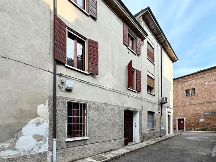 Appartamento bilocale in vendita in Via Battiloro, Guastalla