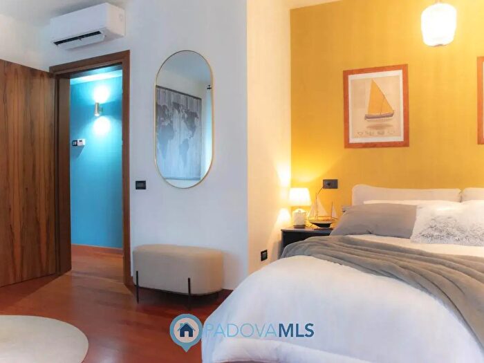 Appartamento trilocale in vendita in Via Calatafimi, Padova