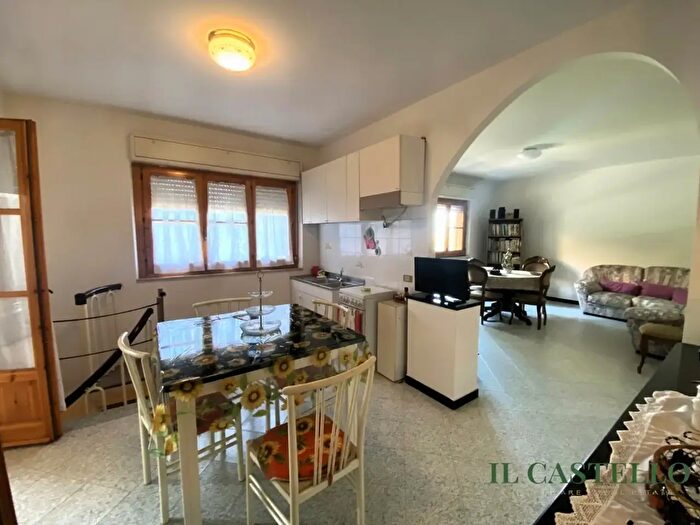 Appartamento con 5 locali in vendita in Via della Resistenza, Paciano