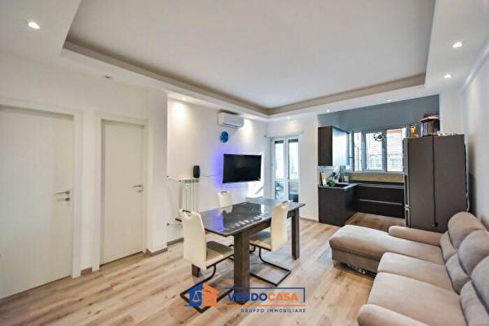 Appartamento trilocale in vendita in Via Castagnevizza, Torino