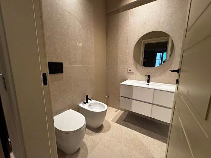 Appartamento trilocale in affitto in Via San Carlo, Centro Storico, Modena