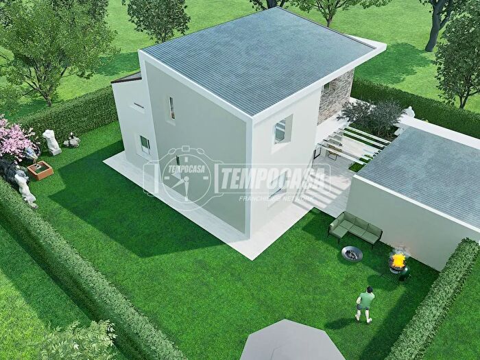 Casa con 5 locali in vendita in Via Togliatti, Lazzate