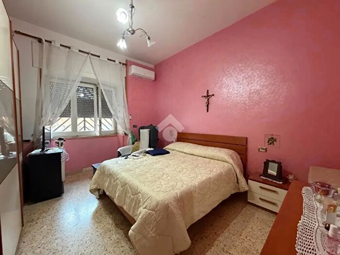 Appartamento trilocale in vendita in Via Umbria, Napoli