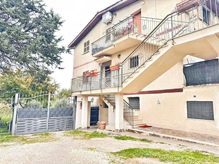 Appartamento quadrilocale in vendita in Via delle Palme, Anguillara Sabazia