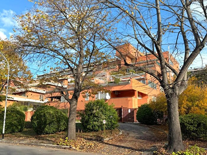 Appartamento quadrilocale in vendita in Via Filippo De Grenet, Roma