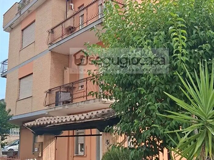 Appartamento trilocale in vendita in Roma