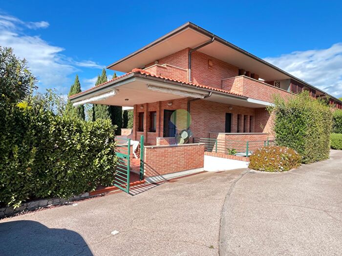 Casa con 8 locali in vendita in Via del Pino, Livorno