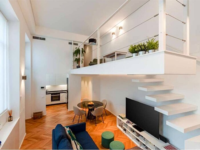 Appartamento con 6 locali in affitto in VIA BORROMEI, Carrobbio, Milano