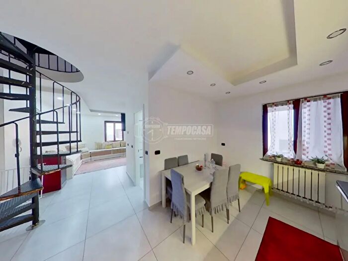 Casa trilocale in vendita in Via Montello, Lentate Sul Seveso
