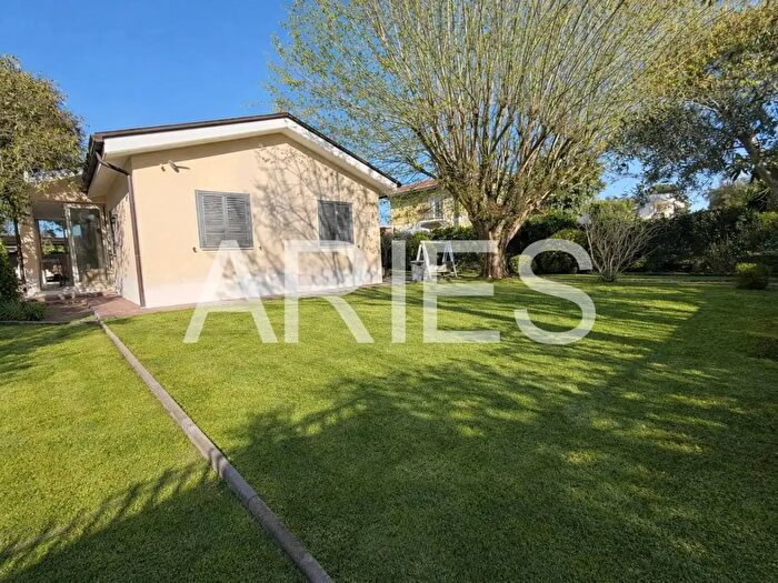 Casa con 5 locali in vendita in Via Francesco Geminiani, Roma